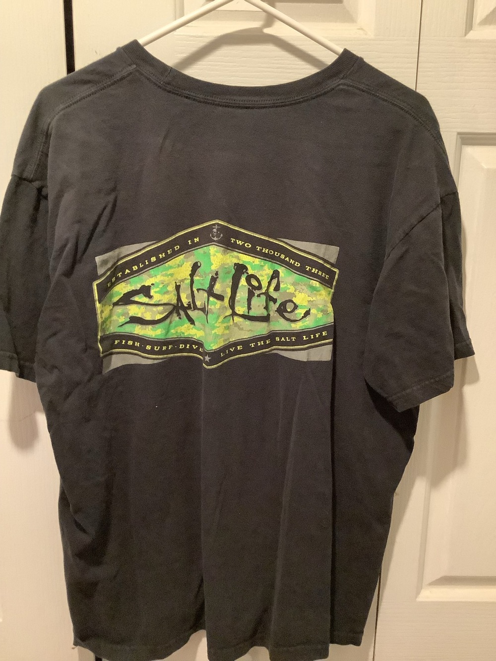 XL Salt Life black t shirt.